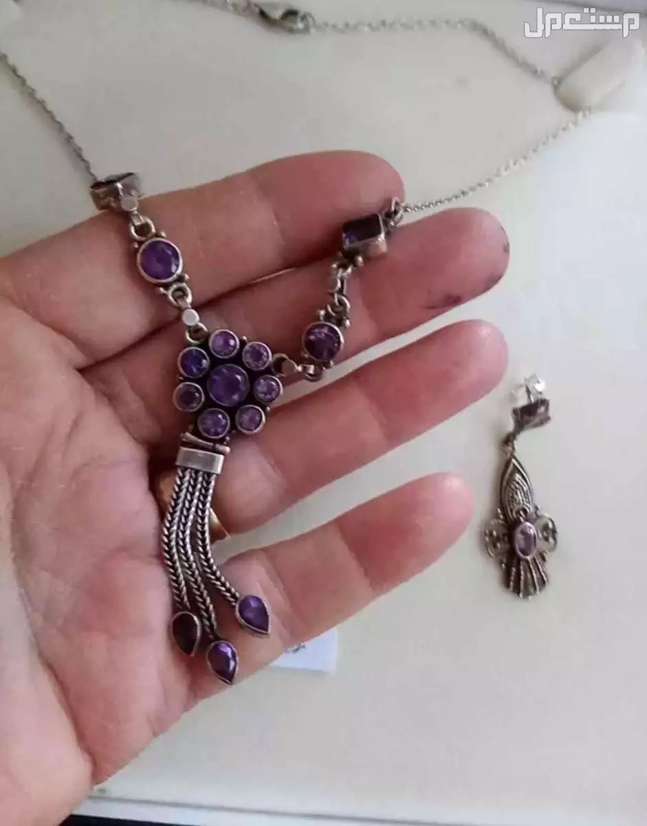 عقد وحلق  فضة ثقيل مختوم بحجر الأماثيست