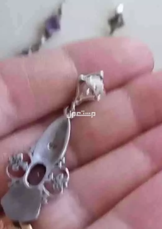 عقد وحلق  فضة ثقيل مختوم بحجر الأماثيست