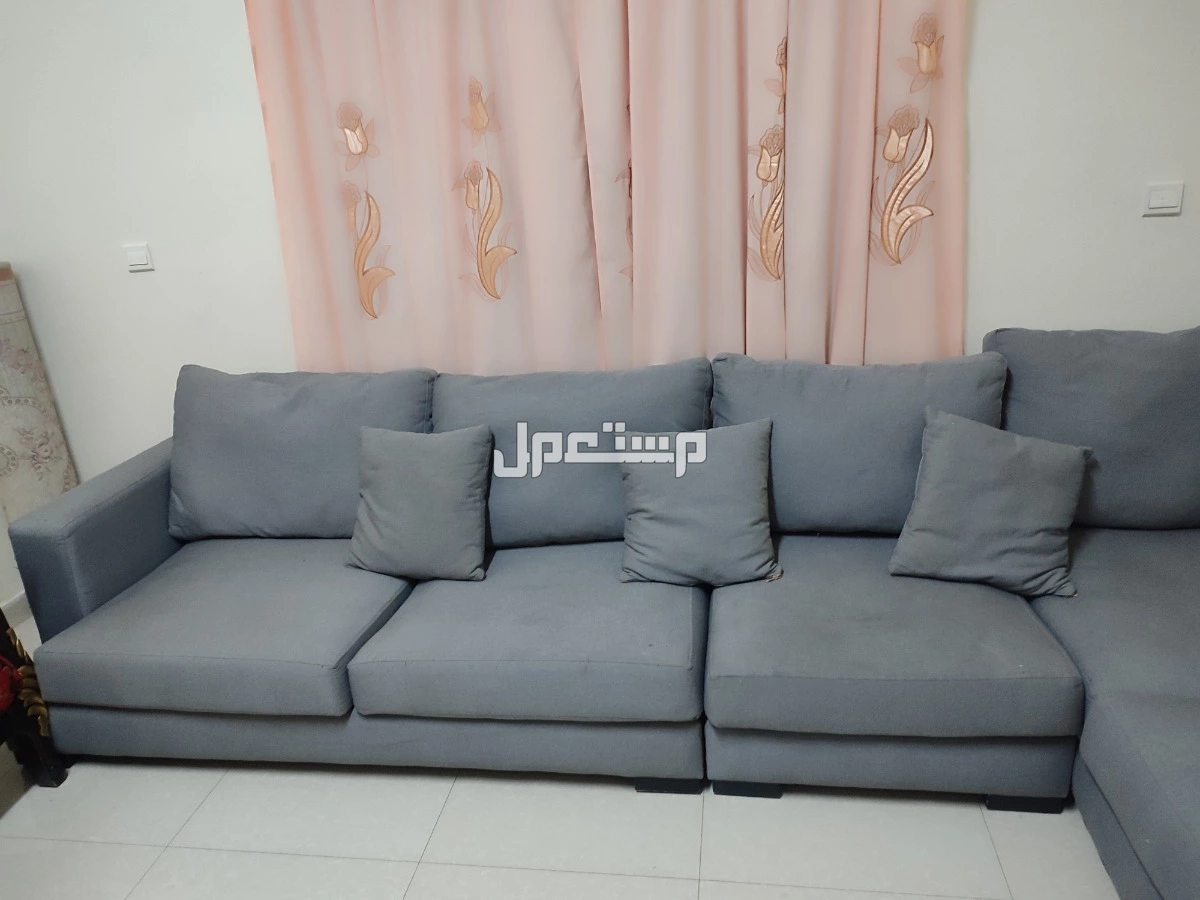 كنب حرف L لون رمادي  في جنوب الرياض بسعر 5500 ريال سعودي