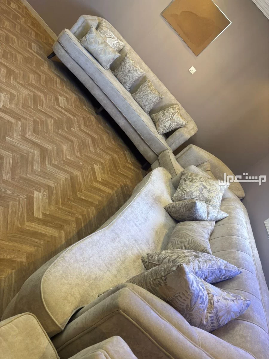 كنب شبه جديد لم يستخدم ب2500  جدة حي بني مالك