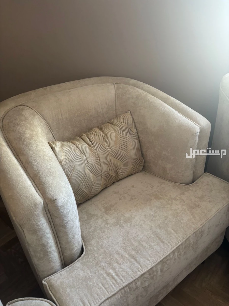 كنب شبه جديد لم يستخدم ب2500  جدة حي بني مالك