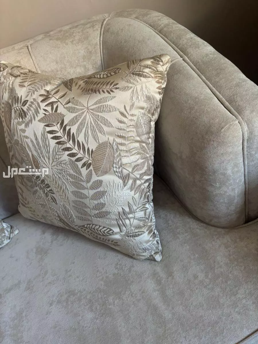 كنب شبه جديد لم يستخدم ب2500  جدة حي بني مالك