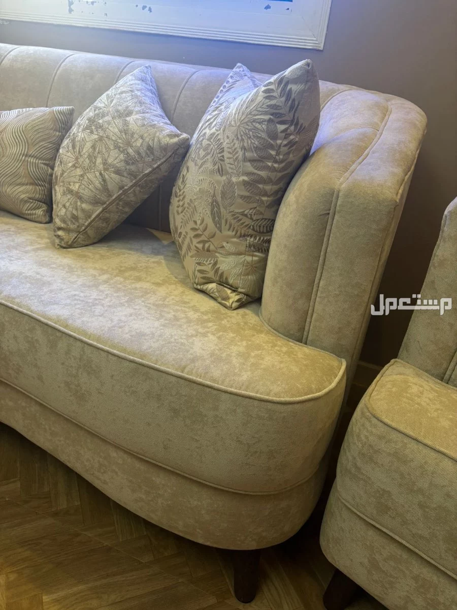 كنب شبه جديد لم يستخدم ب2500  جدة حي بني مالك