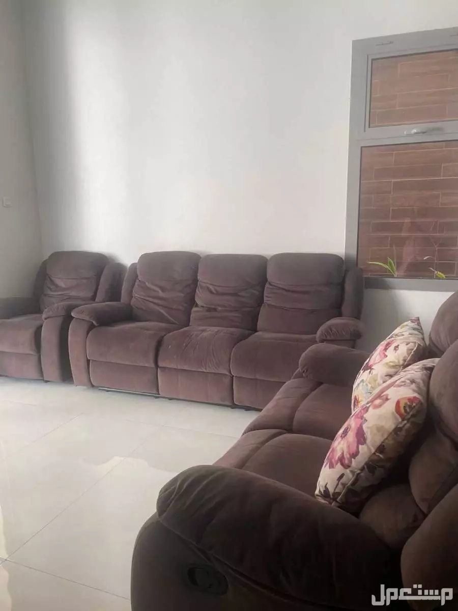 كنب فخم مريح مع كرسين  الياسمين بسعر 1500 ريال سعودي