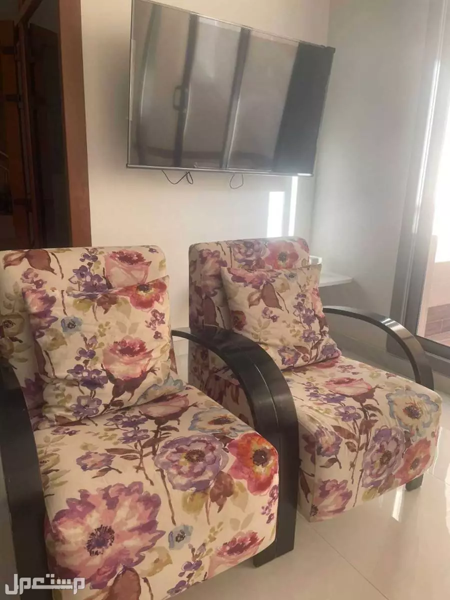 كنب فخم مريح مع كرسين  الياسمين بسعر 1500 ريال سعودي
