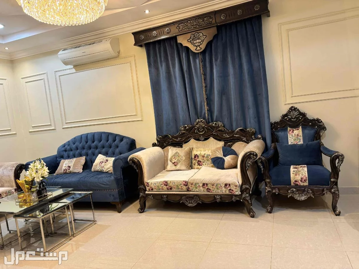 طقم كنب مع ستاره وطاولات في الرياض بسعر 2500 ريال سعودي