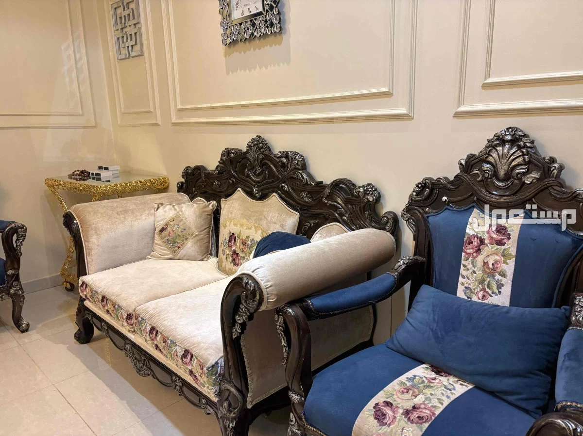 طقم كنب مع ستاره وطاولات في الرياض بسعر 2500 ريال سعودي