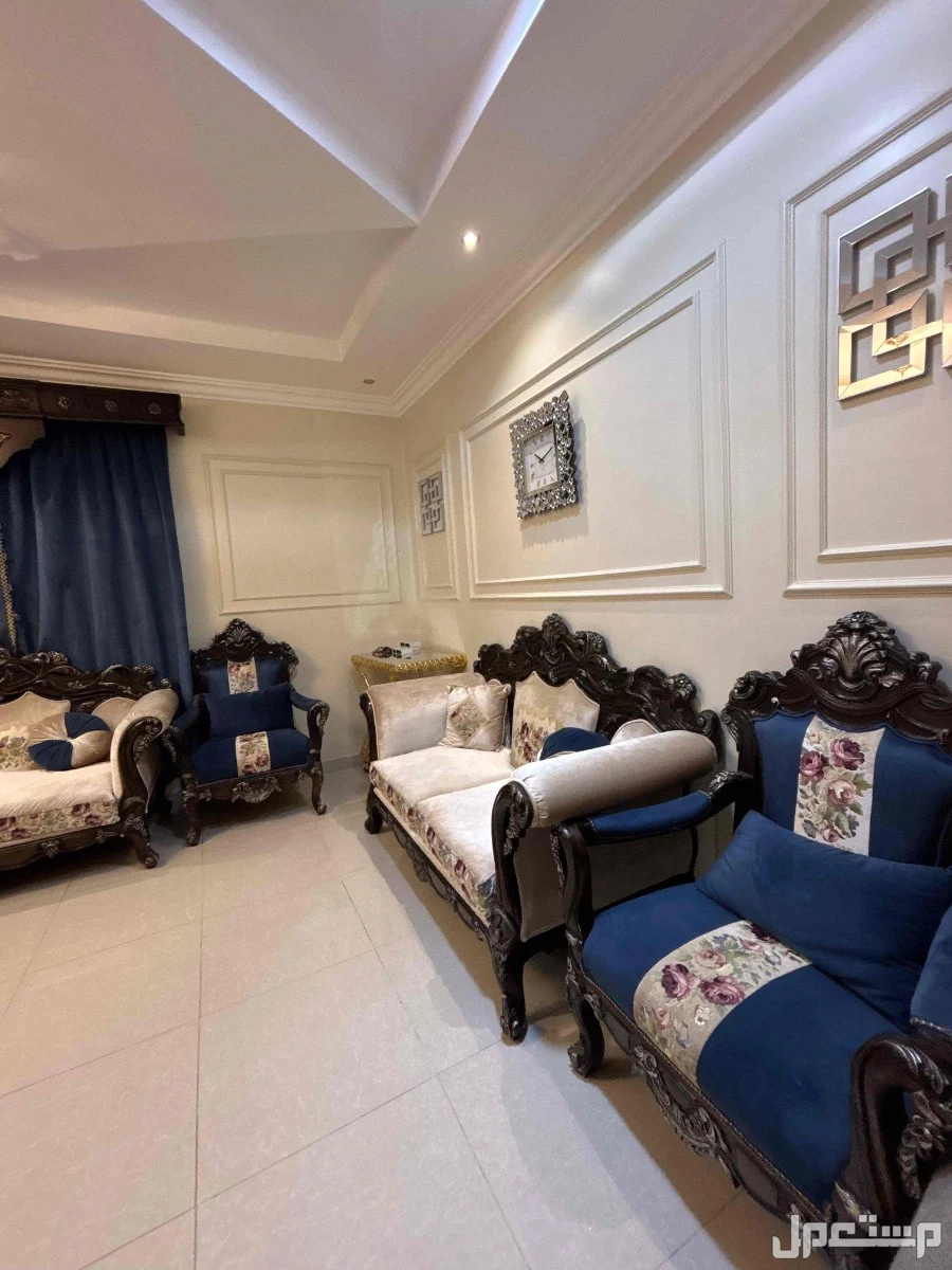 طقم كنب مع ستاره وطاولات في الرياض بسعر 2500 ريال سعودي