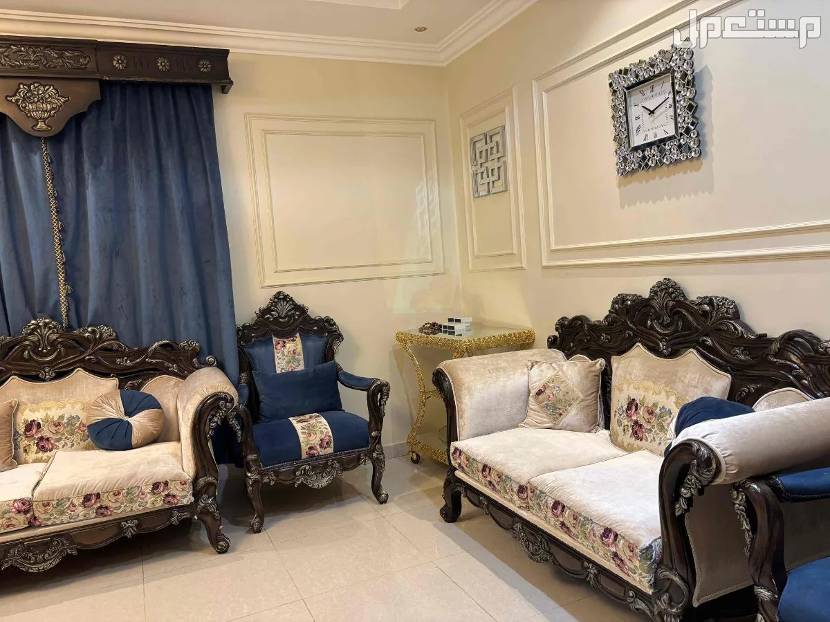 طقم كنب مع ستاره وطاولات في الرياض بسعر 2500 ريال سعودي