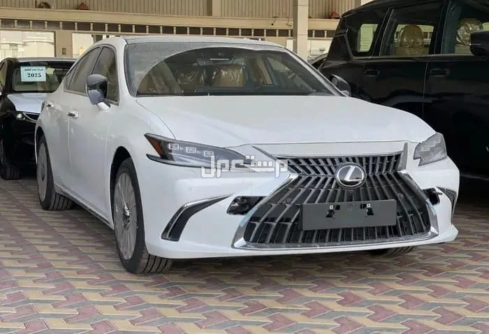 لكزس ES 2024 في دبي بسعر 140 ألف درهم إماراتي