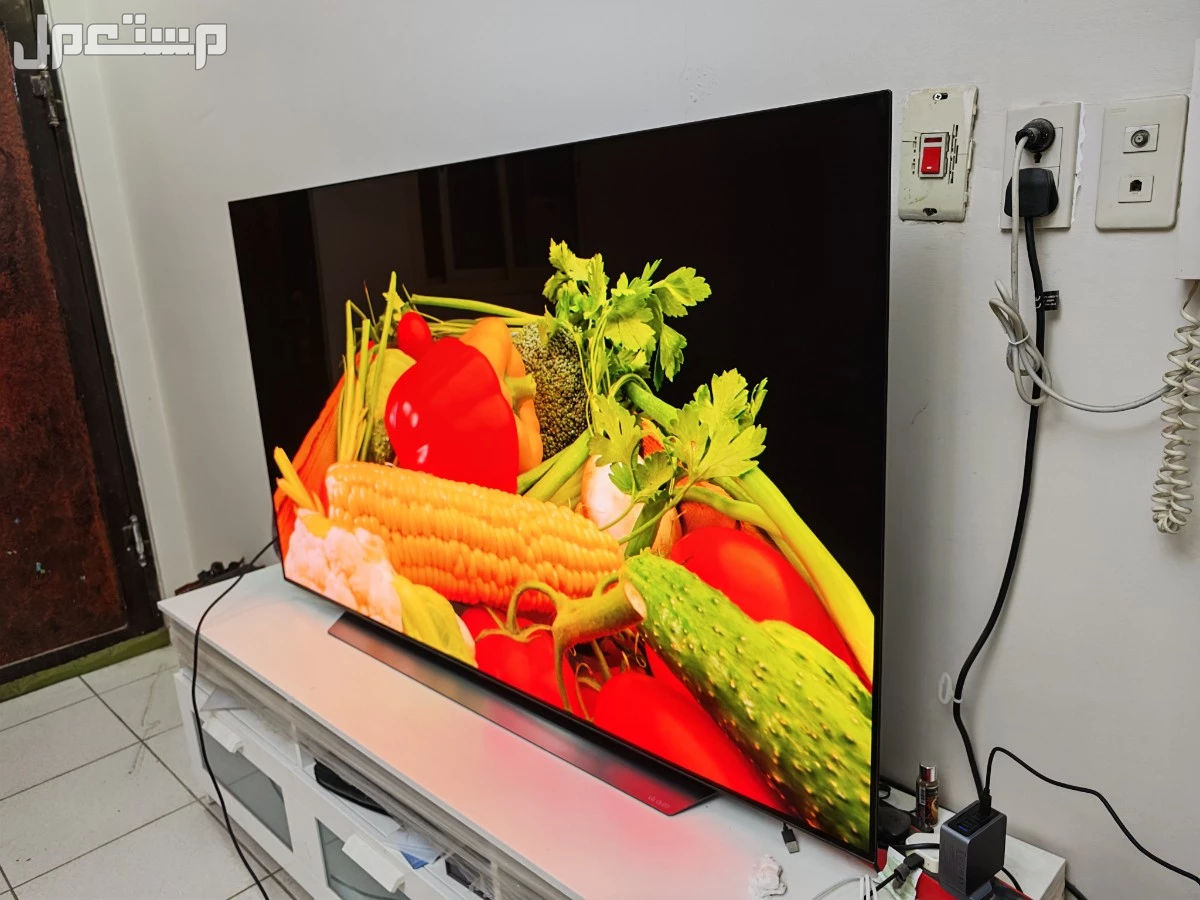 للبيع شاشة LG OLED CS 65 بوصه   في الدمام بسعر 2800 ريال سعودي