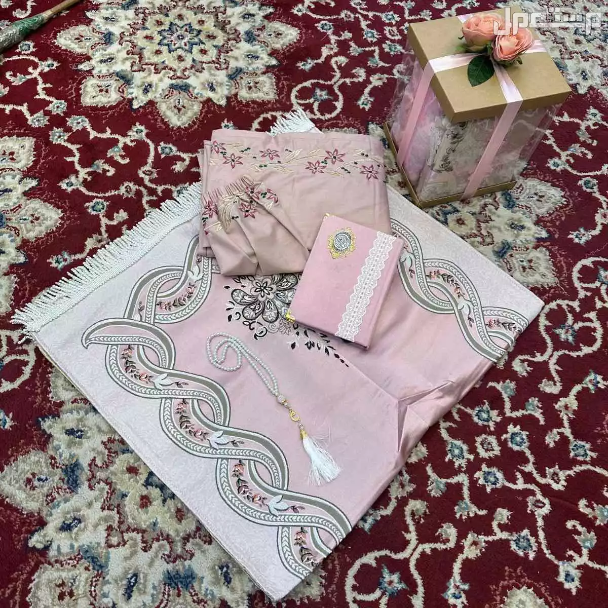 جديدنا بكس نسائي مكون من شرشف مطرز قطن بارد جودة عالية وخامة أصليه مصحف نسائي معا التفسير  سجادة نسائي مبطن  سبحة نسائي  بكس مع تغليف