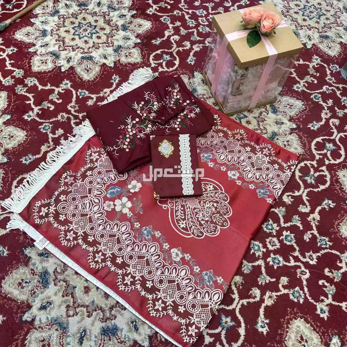 جديدنا بكس نسائي مكون من شرشف مطرز قطن بارد جودة عالية وخامة أصليه مصحف نسائي معا التفسير  سجادة نسائي مبطن  سبحة نسائي  بكس مع تغليف