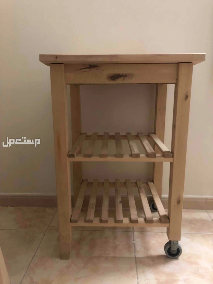 طاولة مطبخ من ايكيا بحالة ممتازة المطلوب 200 ريال