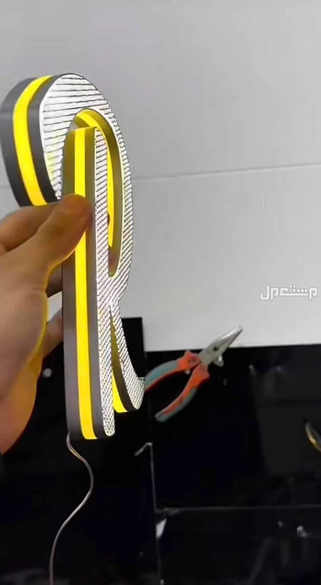تركيب لوحات حروف بارزة مضيئة تركيب لوحات كلادنج كل مايخص الدعاية والاعلان الاحساء