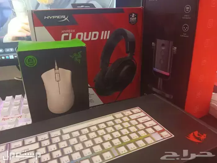 pc للبيع بسعر 2500ريال معى اغراض