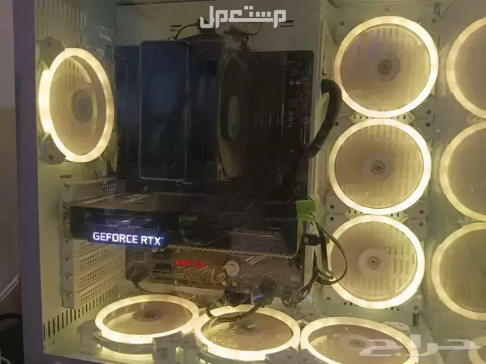 pc للبيع بسعر 2500ريال معى اغراض