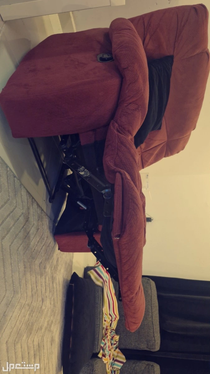 للبيع كنب استرخاء من ساكو احمر