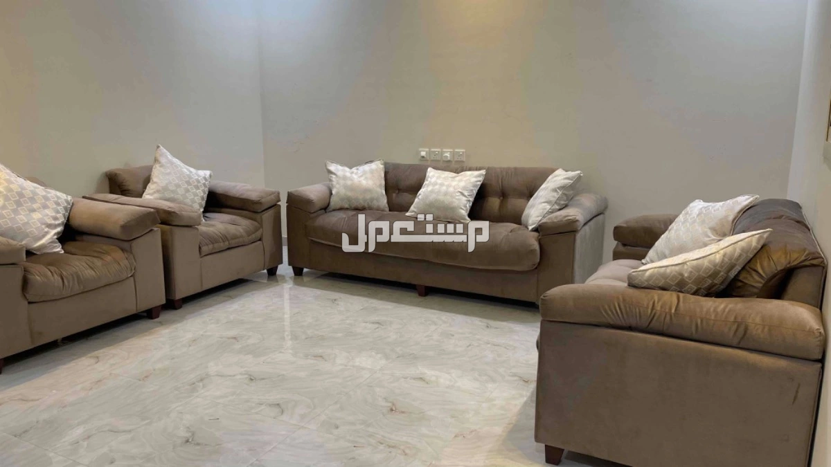 كنب نظيف ماستخدمته الا اسبوعين في المجمعة بسعر 1900 ريال سعودي