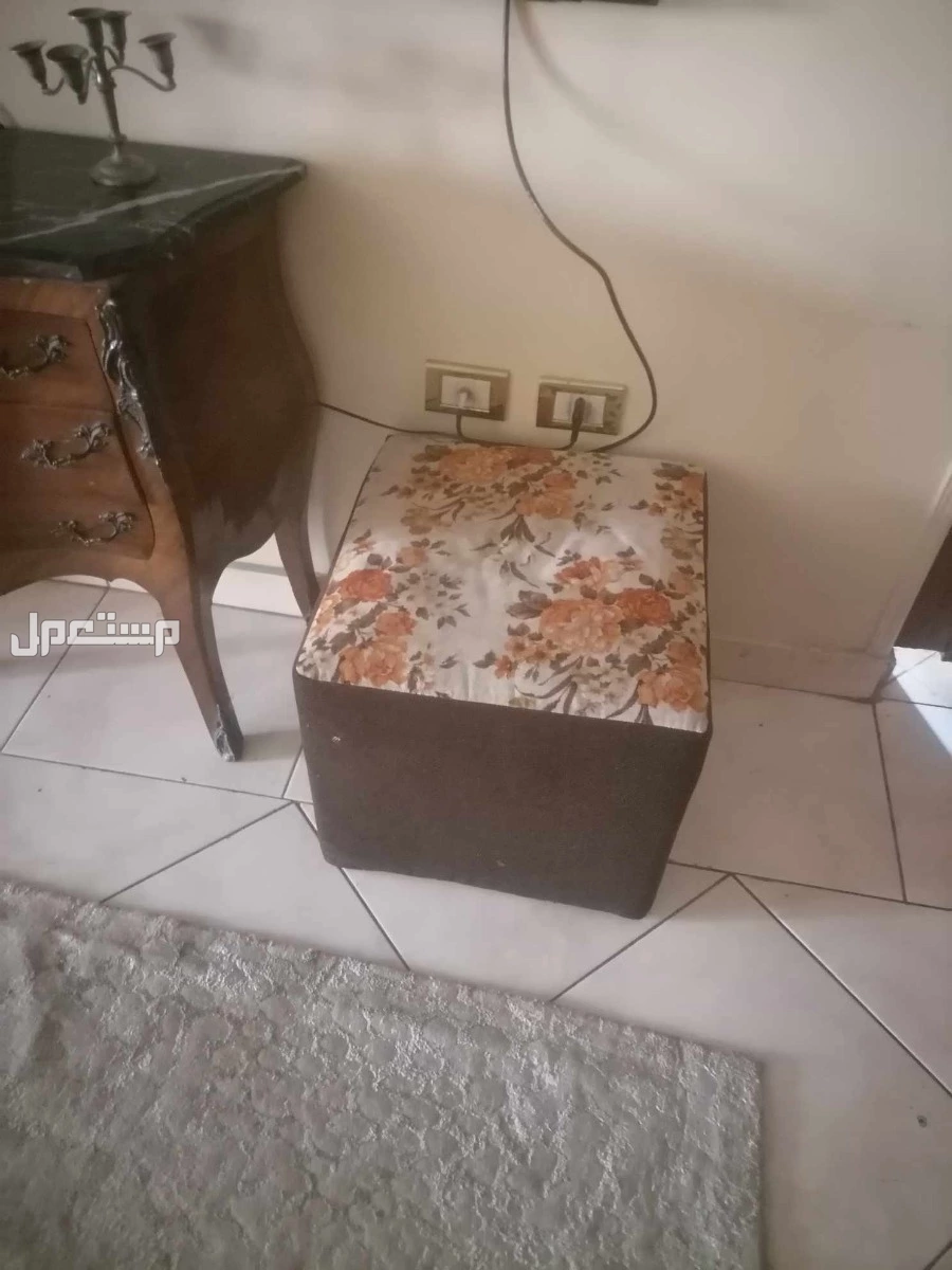 انتريه مستعمل فى حالة جيدة خشب زان عمولة