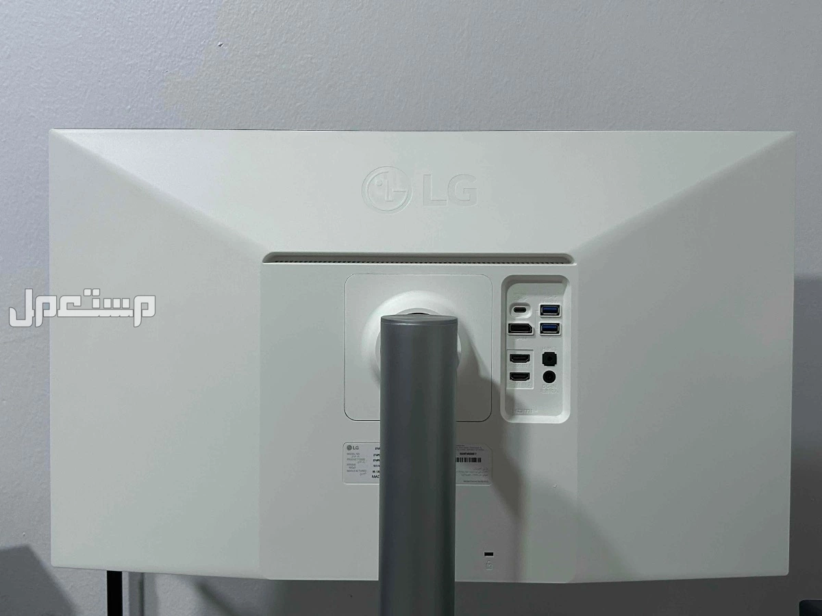 شاشة ال جي LG UHD4K MONITOR في الرياض بسعر 800 ريال سعودي