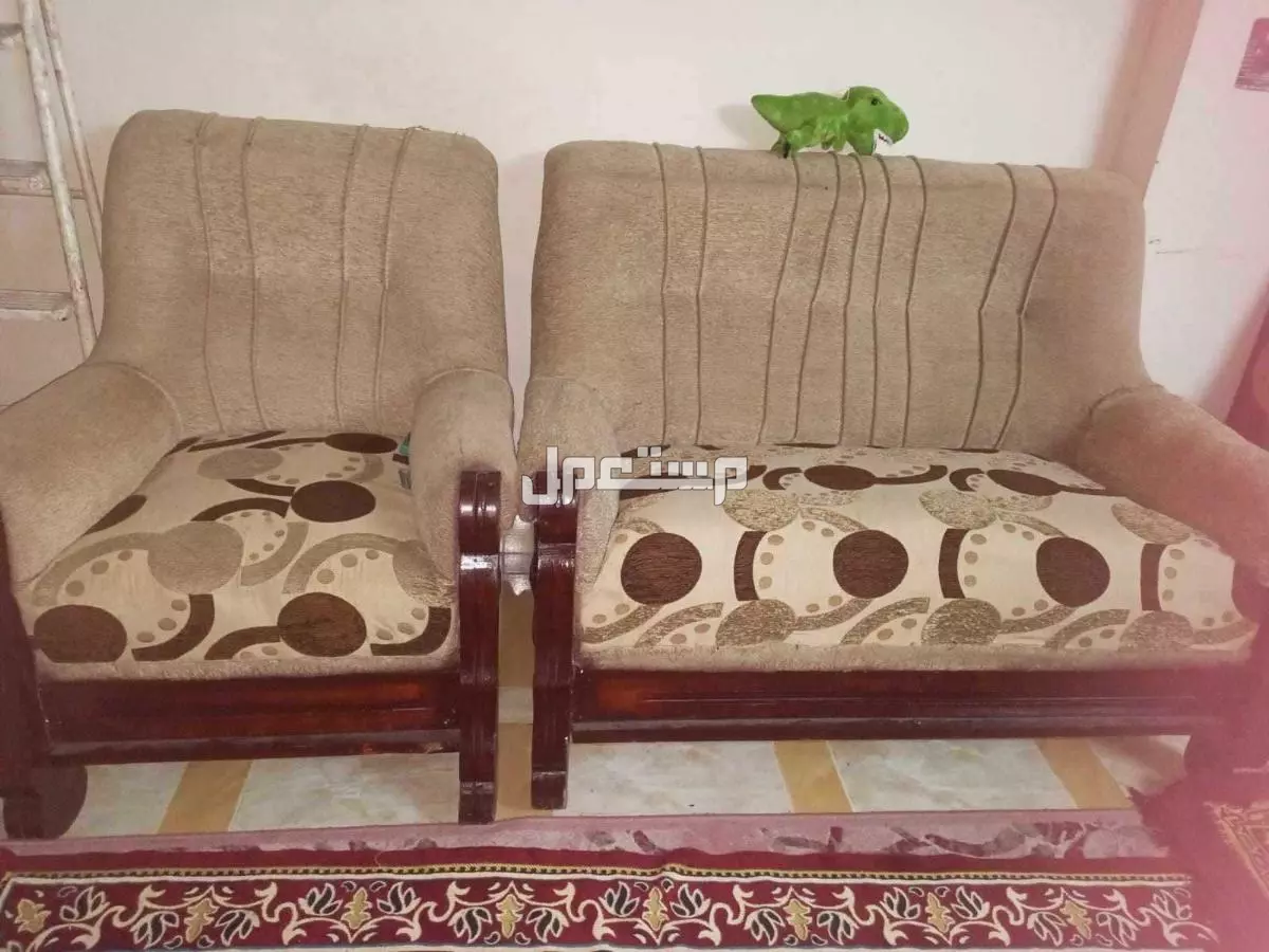 انتريه مستعمل بحالة جيدة 2كنبة و 2كرسى