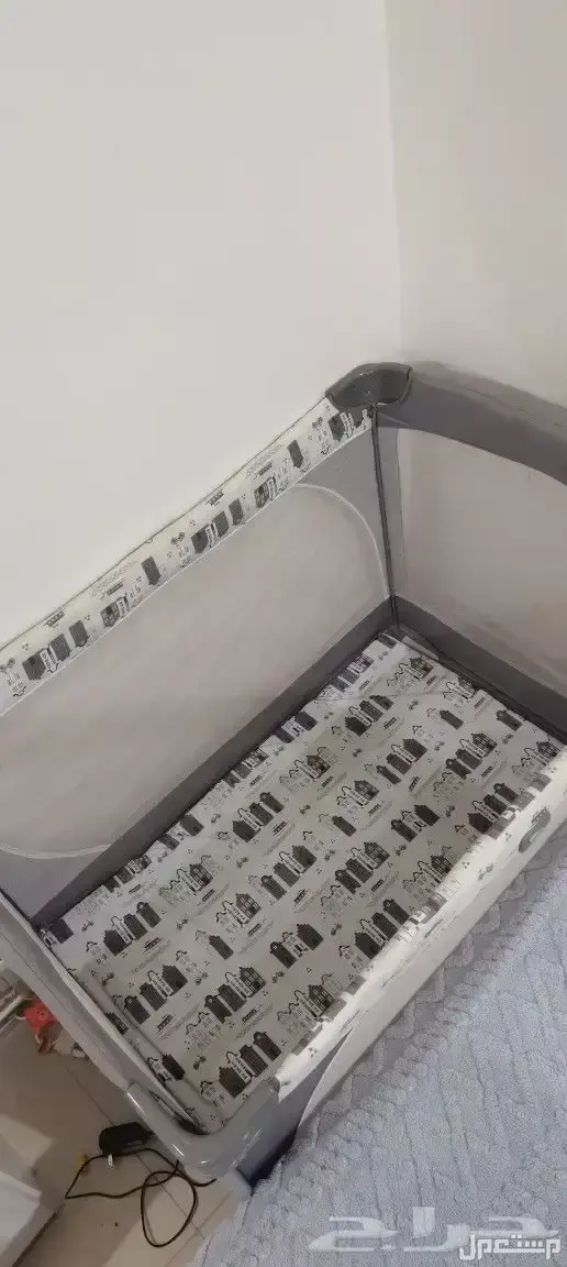 سرير أطفال أصلي من شركة جوي قابل للتخزين