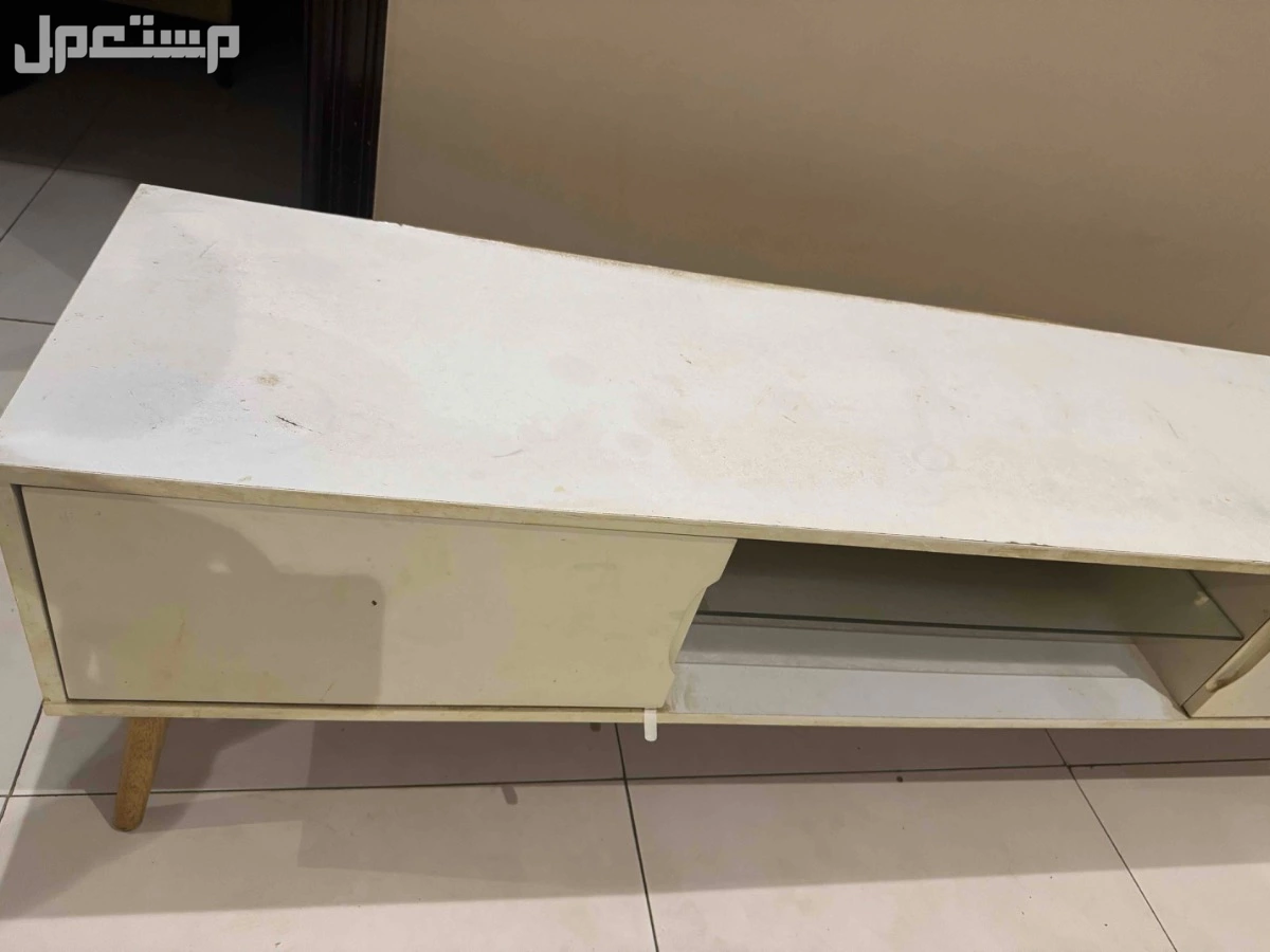 طاولة تلفزيون مستعمله بحاله جيده في جدة بسعر 250 ريال سعودي