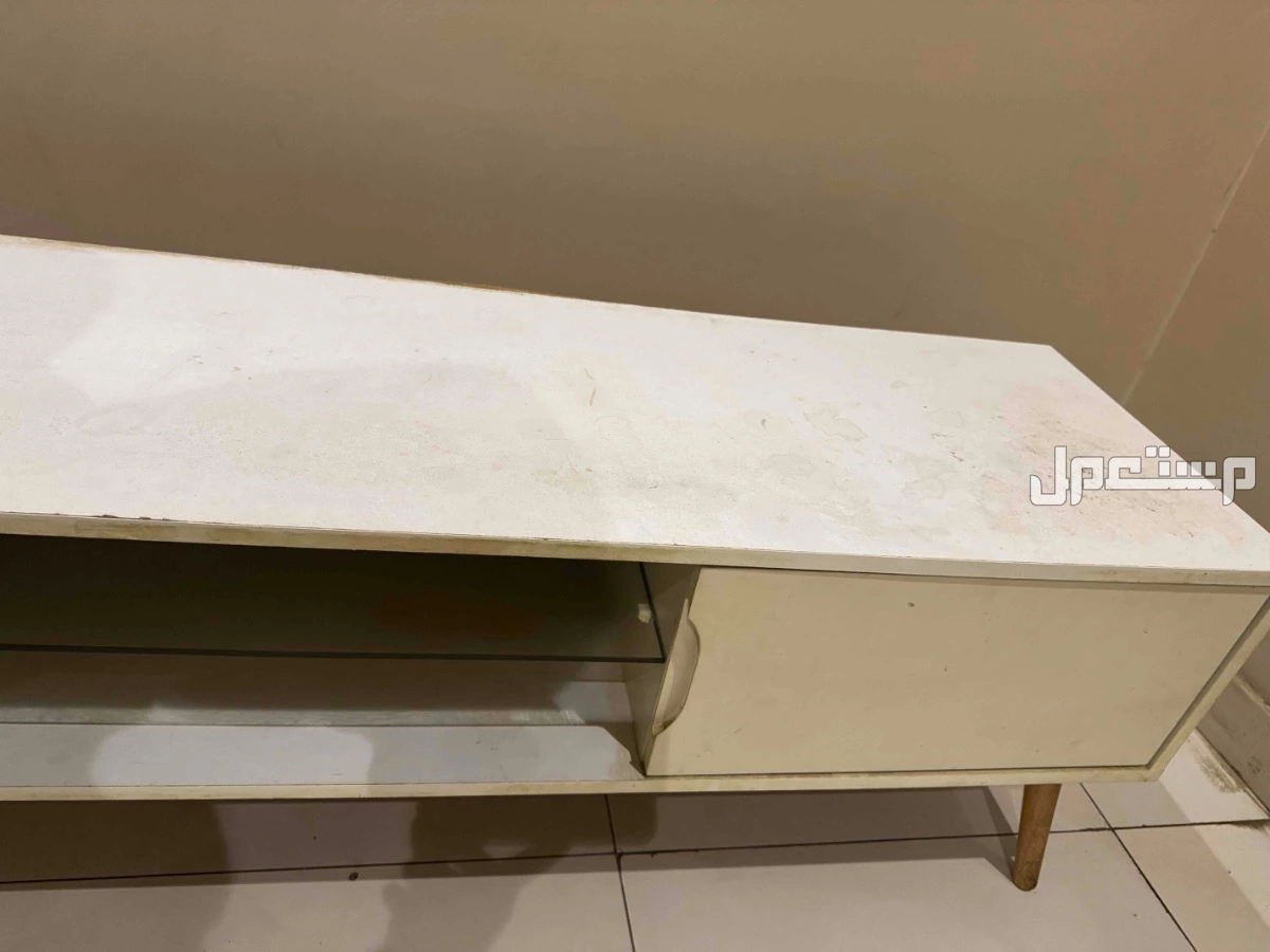 طاولة تلفزيون مستعمله بحاله جيده في جدة بسعر 250 ريال سعودي