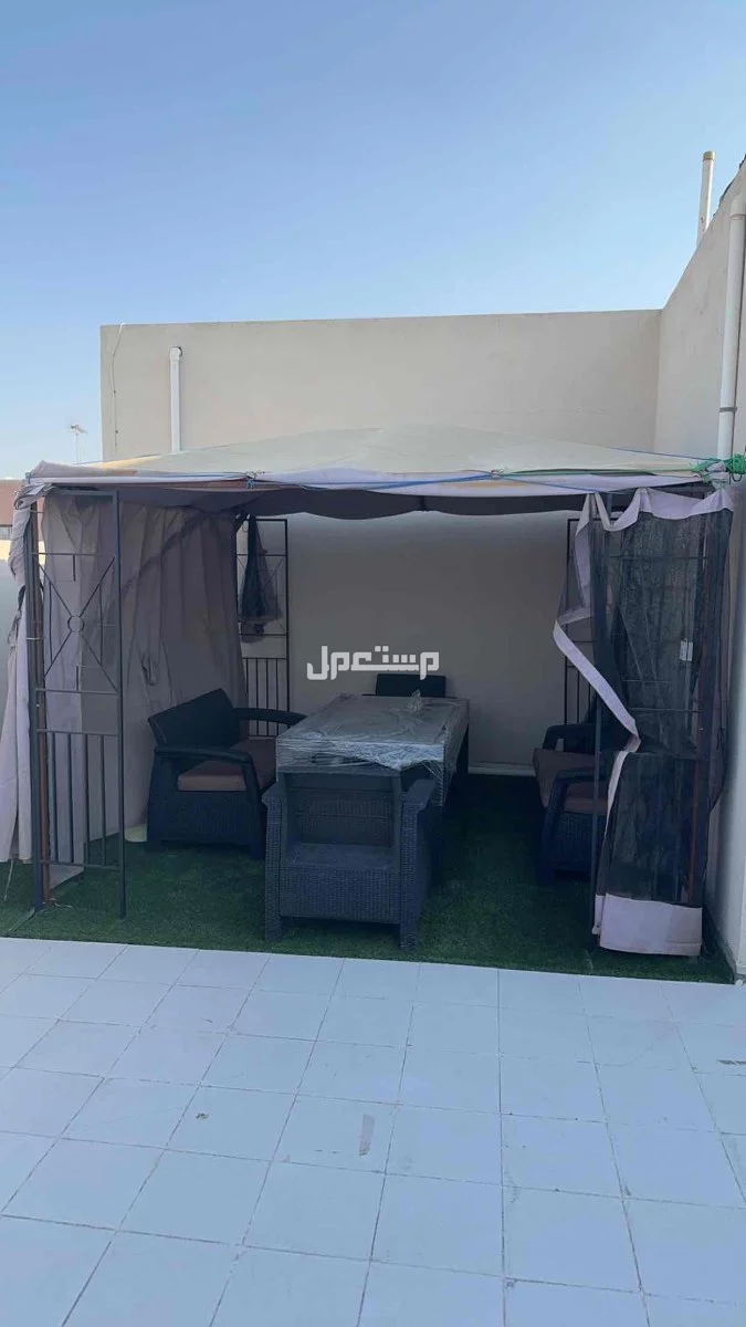 مظلة وغرفة للتخزين للبيع بقيمة 1400