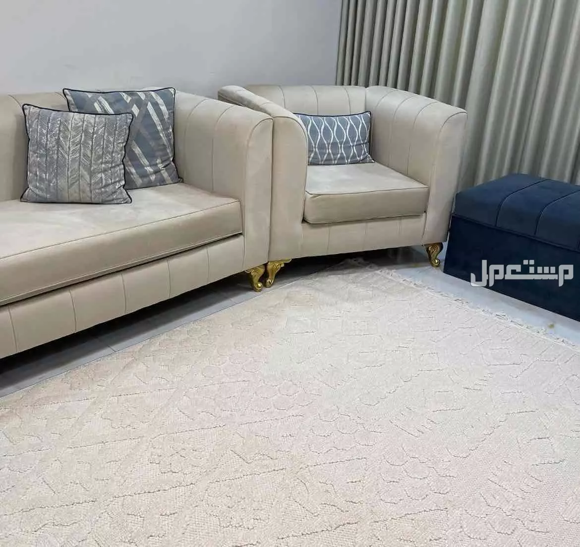 كنب صاله نظيف شاريه ب5000الاف بابيعه ب2000