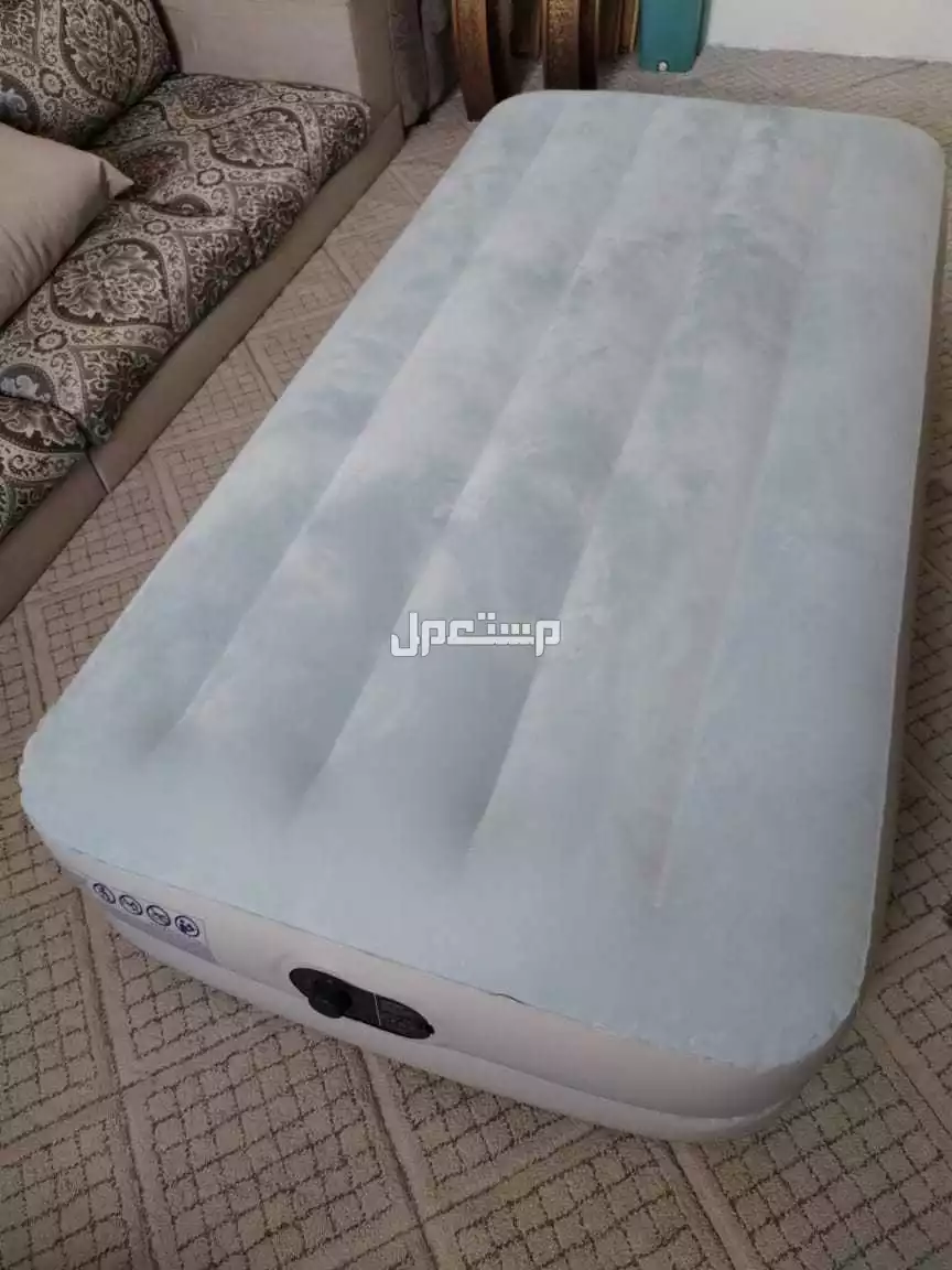 مرتبه هوائيه مع المضخه شبه جديده نفر واحد متينه وقويه