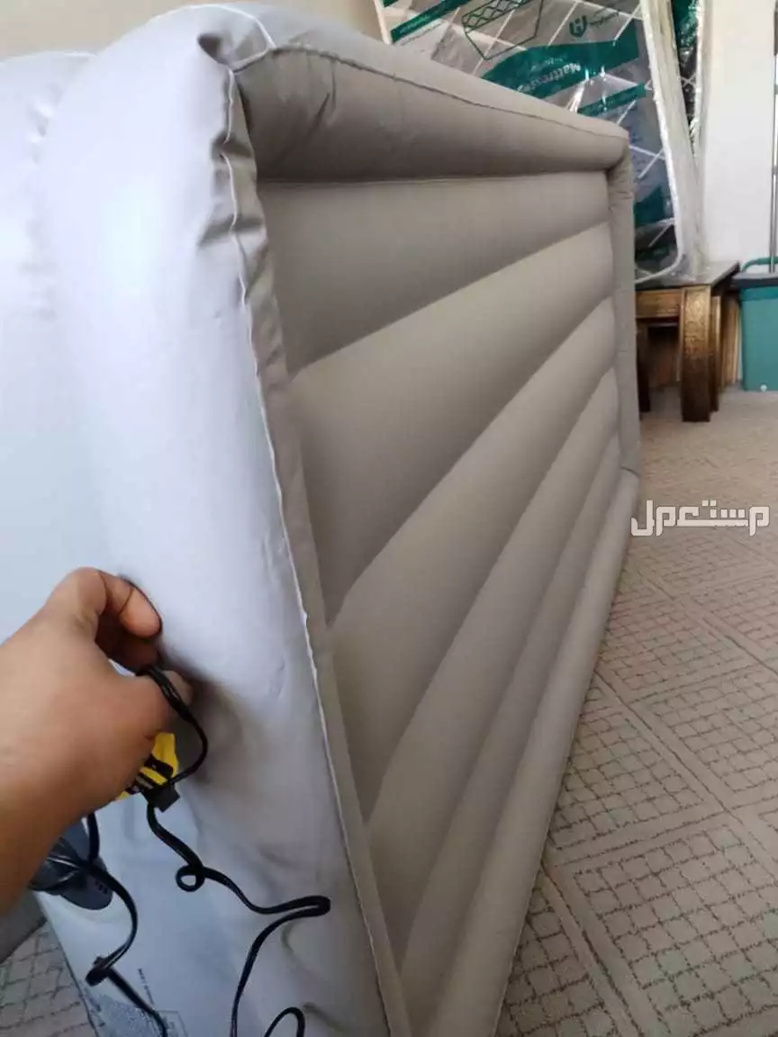مرتبه هوائيه مع المضخه شبه جديده نفر واحد متينه وقويه