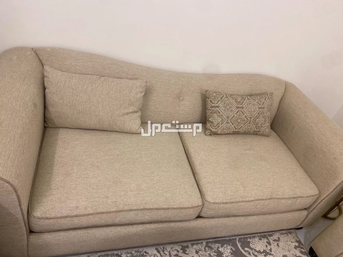 كنب امريكي شبه جديد مودرن  في الرياض بسعر 7650 ريال سعودي