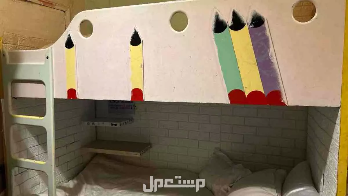 سريرين خشب اصلي دورين على شكل اقلام ملونه في مكة المكرمة بسعر 1900 ريال سعودي
