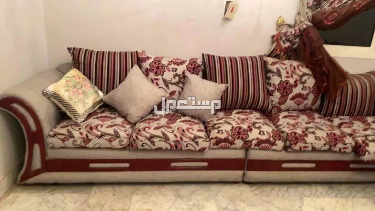 طقم كنب نظيف جدا في جده للبيع 1300