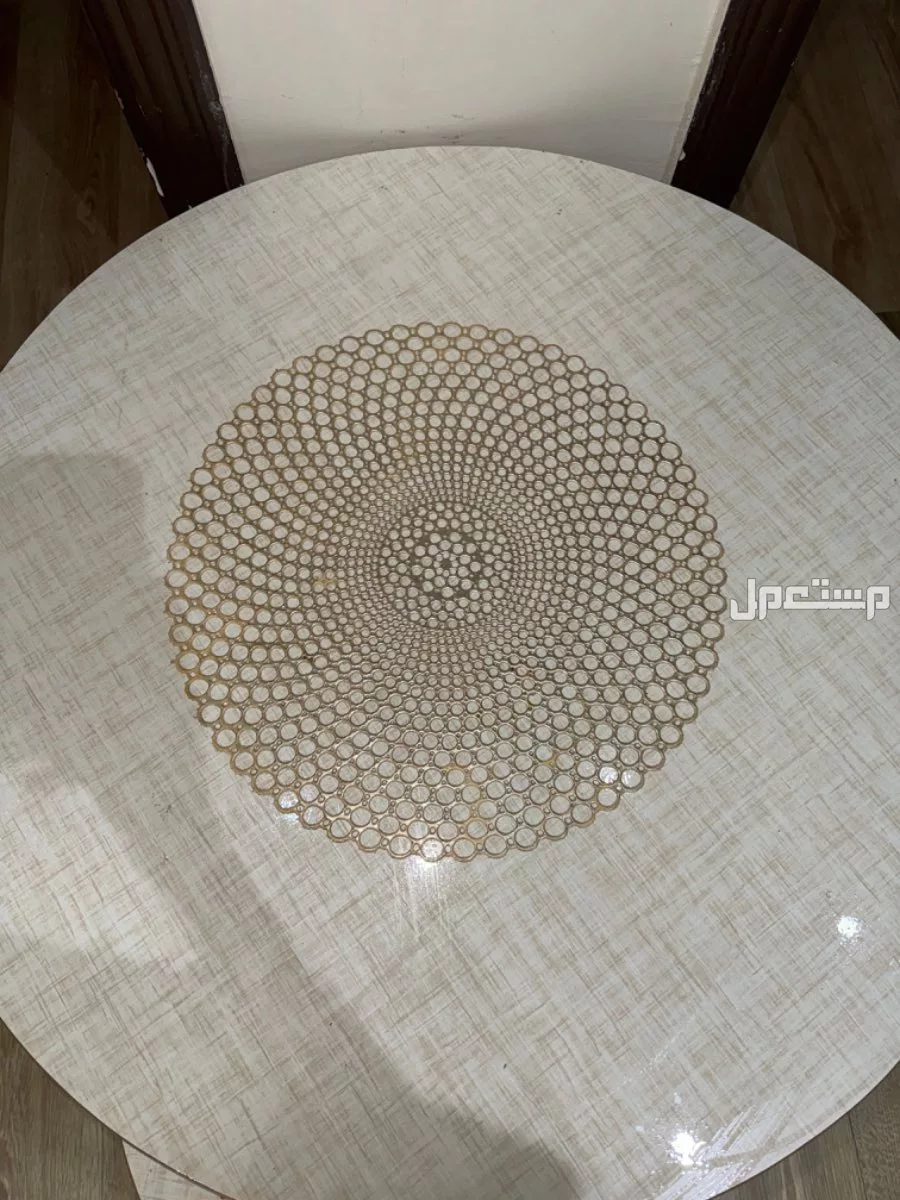 بيع طاولات اريد بيعها لعدم احتايجها نتفق على السعر اذا كان مناسب ام لا