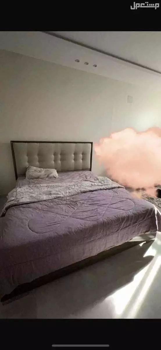 غرفة نوم مكونه من سرير كبير وكمودينه اثنتين تسريحه شوفنيره التواصل خاص في المزاحمية بسعر 6500 ريال سعودي