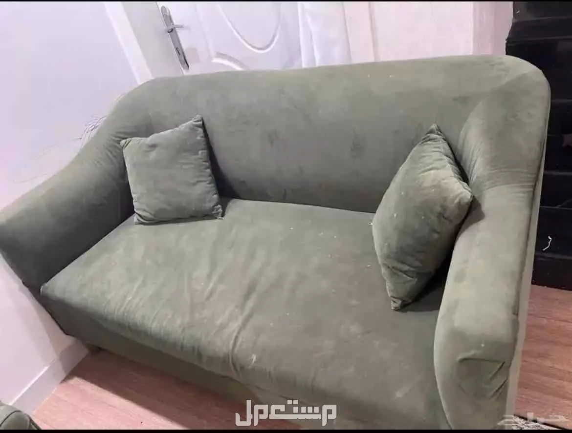 للبيع طقمين كنب نظيفه كل طقم 5 قطع