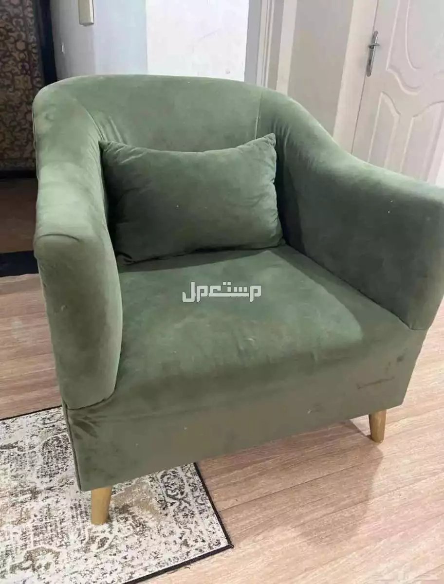 للبيع طقمين كنب نظيفه كل طقم 5 قطع