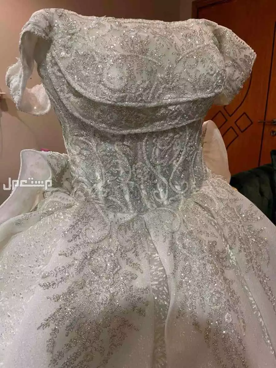 فستان خطوبه و عرس في الأحساء بسعر 3500 ريال سعودي