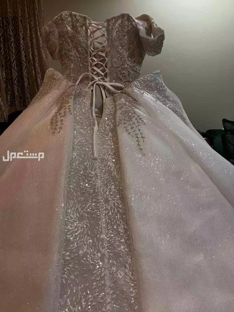 فستان خطوبه و عرس في الأحساء بسعر 3500 ريال سعودي