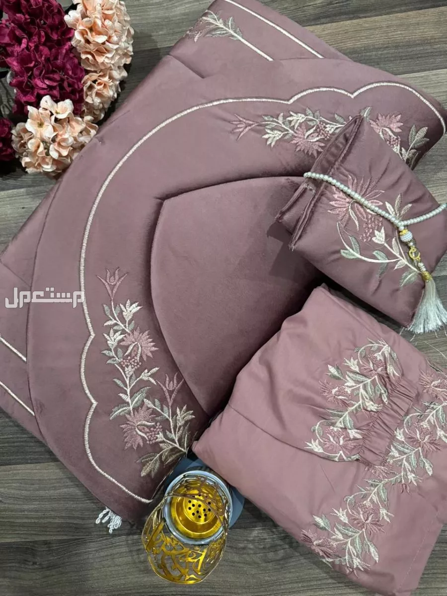 *جديدنا🌟🎊*  *``😍وصول احدث السجادات وشراشف الصلاه😍``*   *``وصل الجديد اهدي لمن تحب ويعز على قلبك ❤️``*   *1 شرشف قطن مطرز مرد 👘* *1 سجاده طبي شكل جديد 🪡* *1 سبحه لولو 📿*  *مبخره 🎁🛍️*