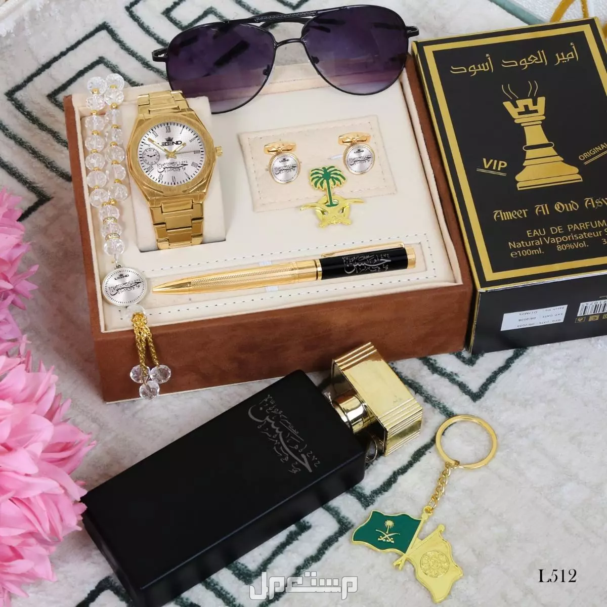 تميز مع🌟 نقدم لكم اطقم رجالية راقيه   تتكون من : 1⃣ساعة استيل ماركه ( *بالاسم حسب الطلب* ) (ضمان سنة مويه ومكينة ⏱ 2⃣ كبك  بالاسم  3⃣ سبحه بالاسم 4⃣ عطر 100 مل بالاسم نحت ليزر   5⃣ ميداليه