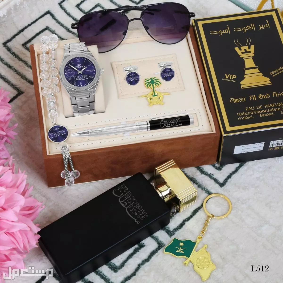 تميز مع🌟 نقدم لكم اطقم رجالية راقيه   تتكون من : 1⃣ساعة استيل ماركه ( *بالاسم حسب الطلب* ) (ضمان سنة مويه ومكينة ⏱ 2⃣ كبك  بالاسم  3⃣ سبحه بالاسم 4⃣ عطر 100 مل بالاسم نحت ليزر   5⃣ ميداليه