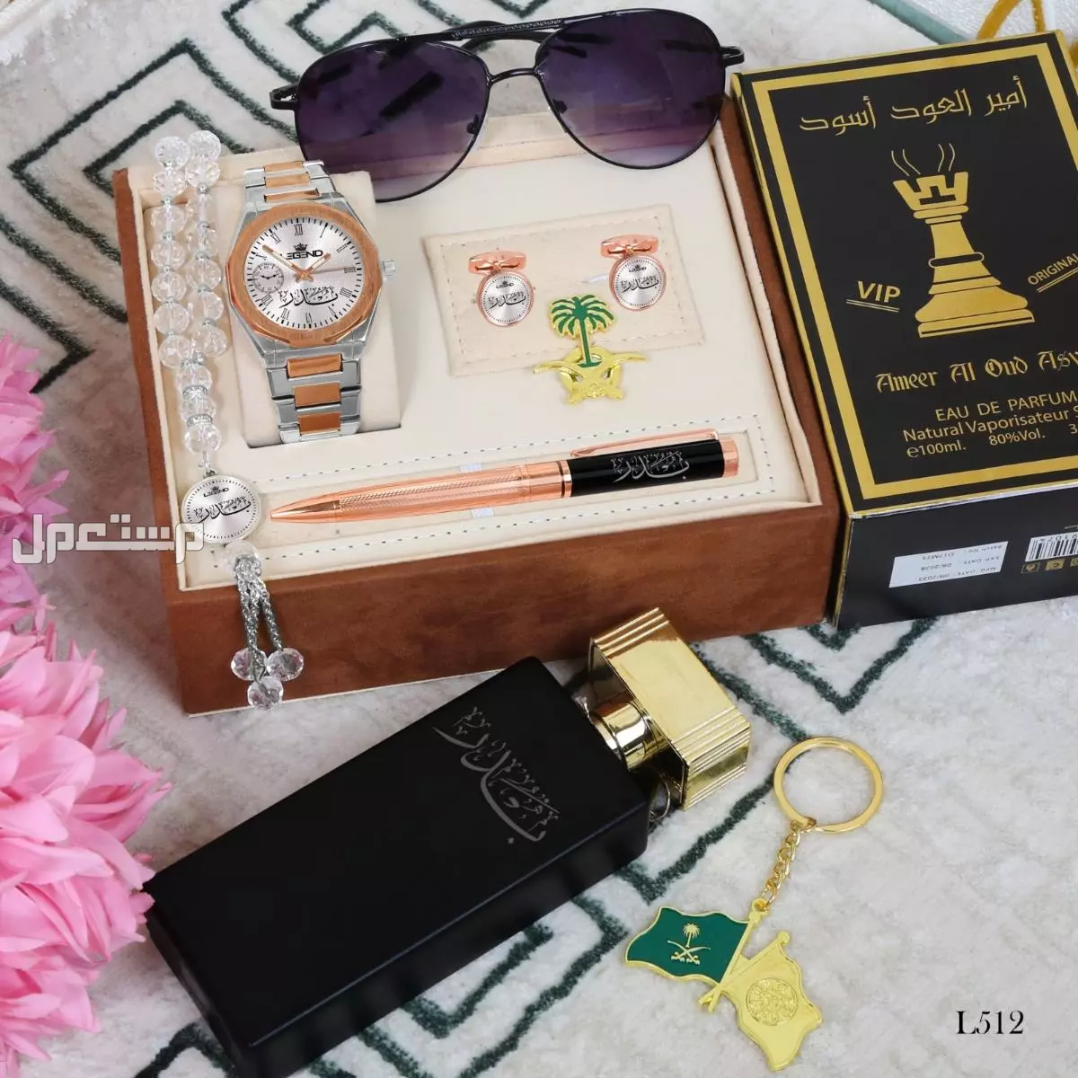 تميز مع🌟 نقدم لكم اطقم رجالية راقيه   تتكون من : 1⃣ساعة استيل ماركه ( *بالاسم حسب الطلب* ) (ضمان سنة مويه ومكينة ⏱ 2⃣ كبك  بالاسم  3⃣ سبحه بالاسم 4⃣ عطر 100 مل بالاسم نحت ليزر   5⃣ ميداليه
