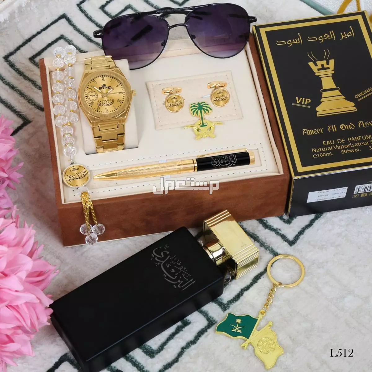تميز مع🌟 نقدم لكم اطقم رجالية راقيه   تتكون من : 1⃣ساعة استيل ماركه ( *بالاسم حسب الطلب* ) (ضمان سنة مويه ومكينة ⏱ 2⃣ كبك  بالاسم  3⃣ سبحه بالاسم 4⃣ عطر 100 مل بالاسم نحت ليزر   5⃣ ميداليه