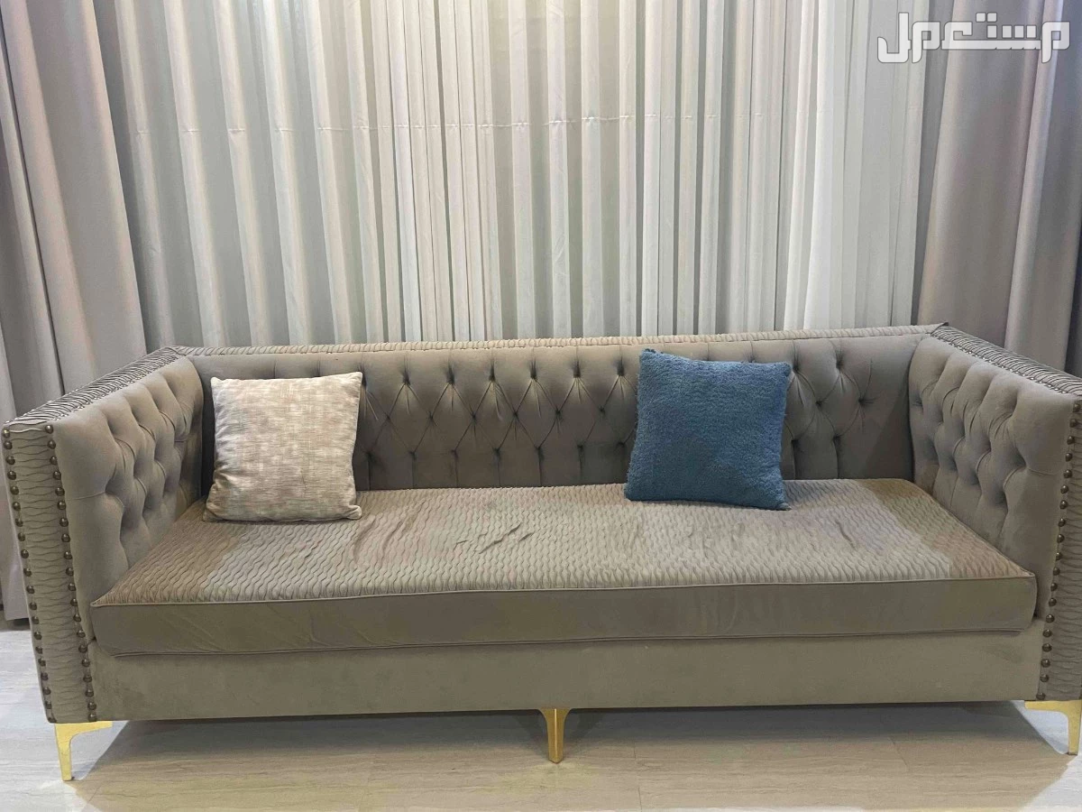 كنب للبيع اربع كنبات ثنتين صغار ثنتين كبار مع المخدات 900﷼ في الرياض