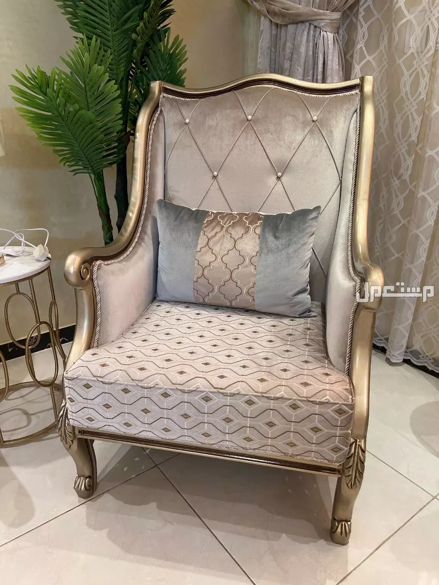 البيع كنب جديد ونظيف مكون من ست قطع بسعر 8الاف ريال قابل للتفاوض