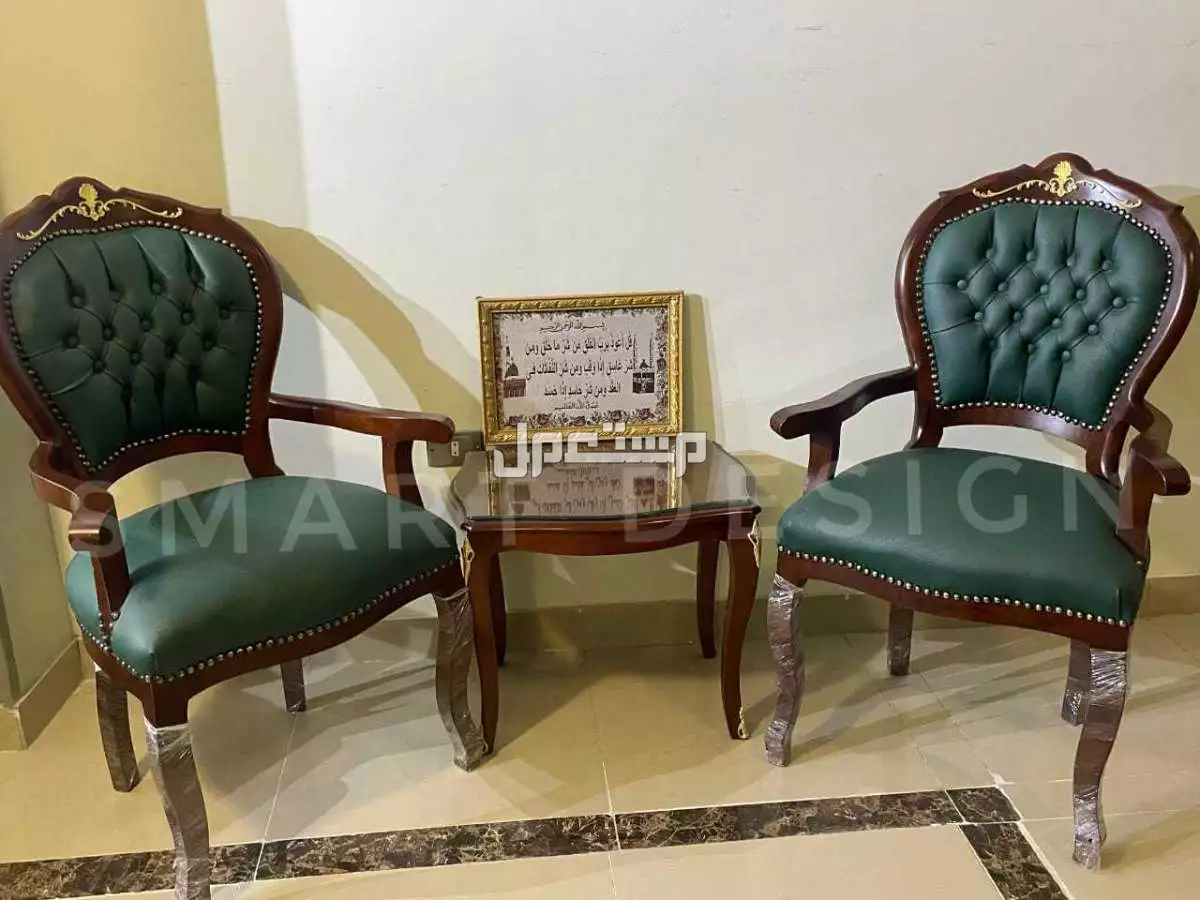 كراسي خشب زان احمر مطعمة بالنحاس جلد كابتونيه مستورد